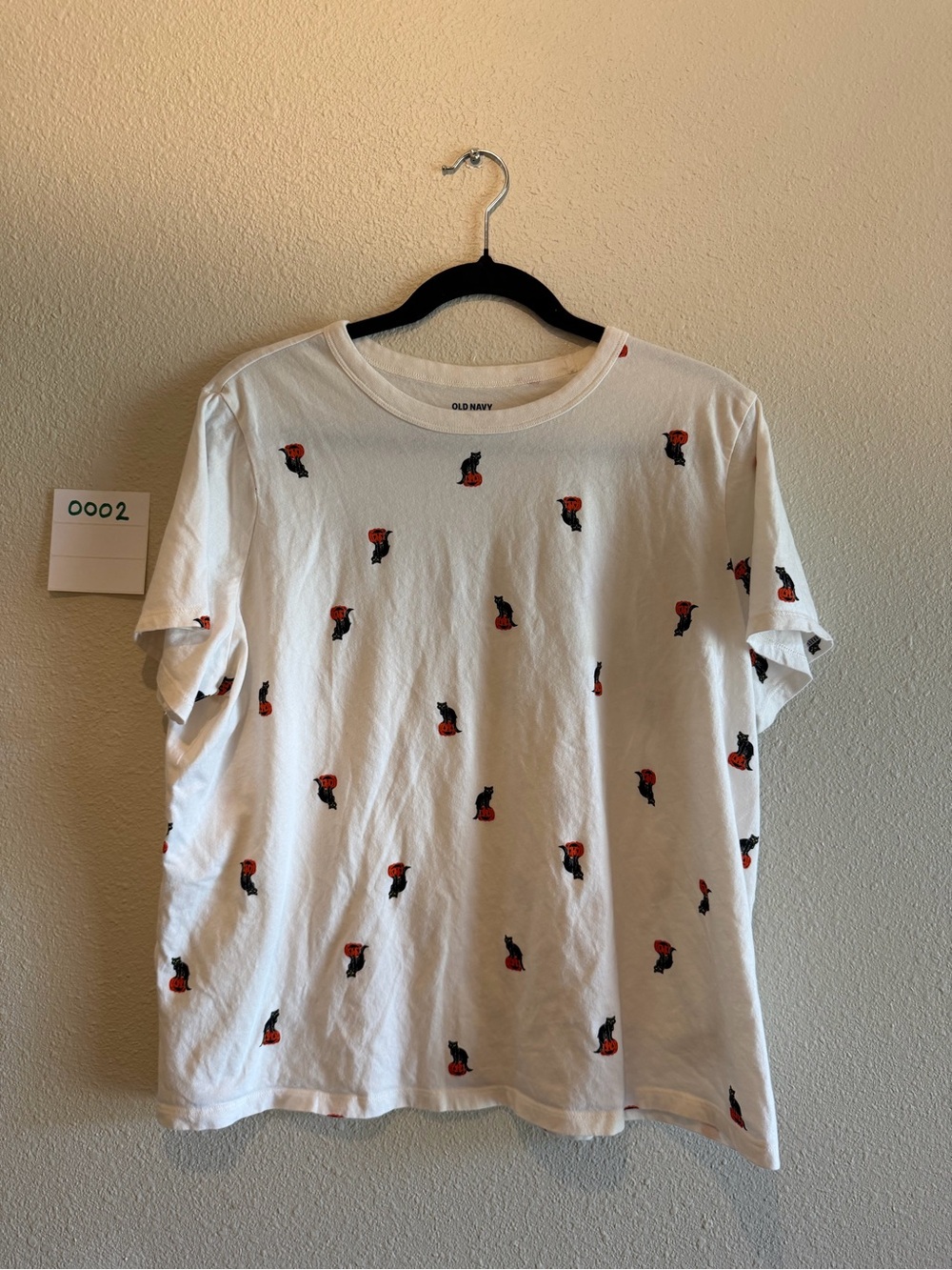 Old Navy White Short-Sleeve Printed Crewneck T-Shirt Halloween design! -0002